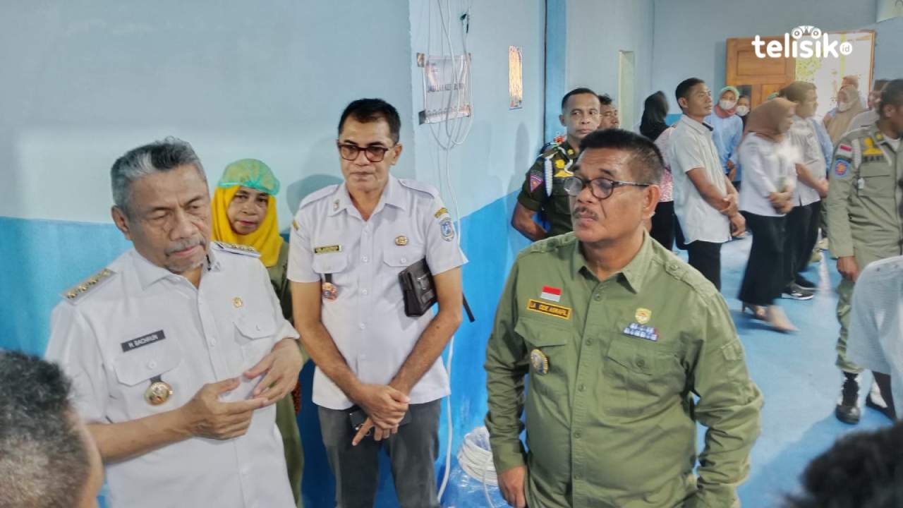 Kadinkes Muna, La Ode Azizwan bersama Bupati, Bachrun Laguna dan Wabup, La Ode Asrafil Ndoasa. Foto: Sunaryo/Telisik